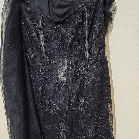 Elegant Black Mini Dress - Picture 9 of 16